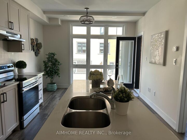 Property Photo:  7 Phelps Lane 2  ON L4E 1J4 