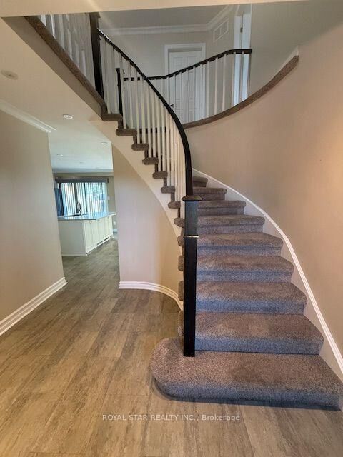 Property Photo:  480 Grove Street E Main/2nd Floor  ON L4M 5W3 