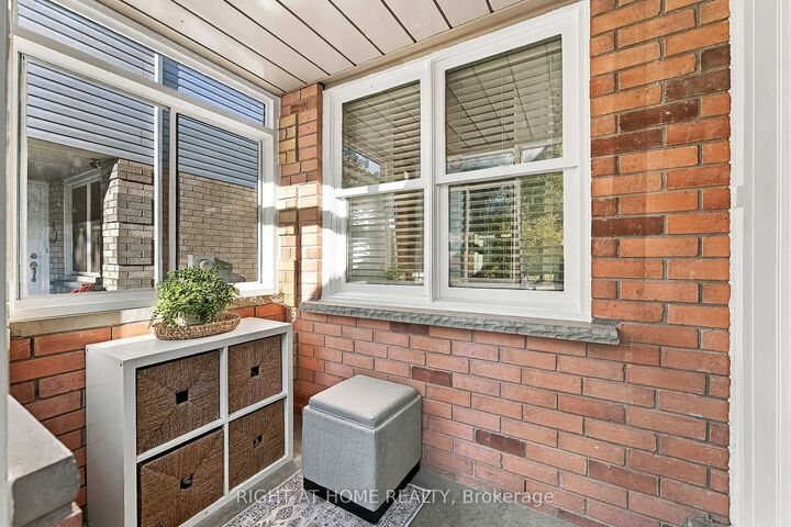 Property Photo:  56 Teddington Crescent  ON L1R 1S5 