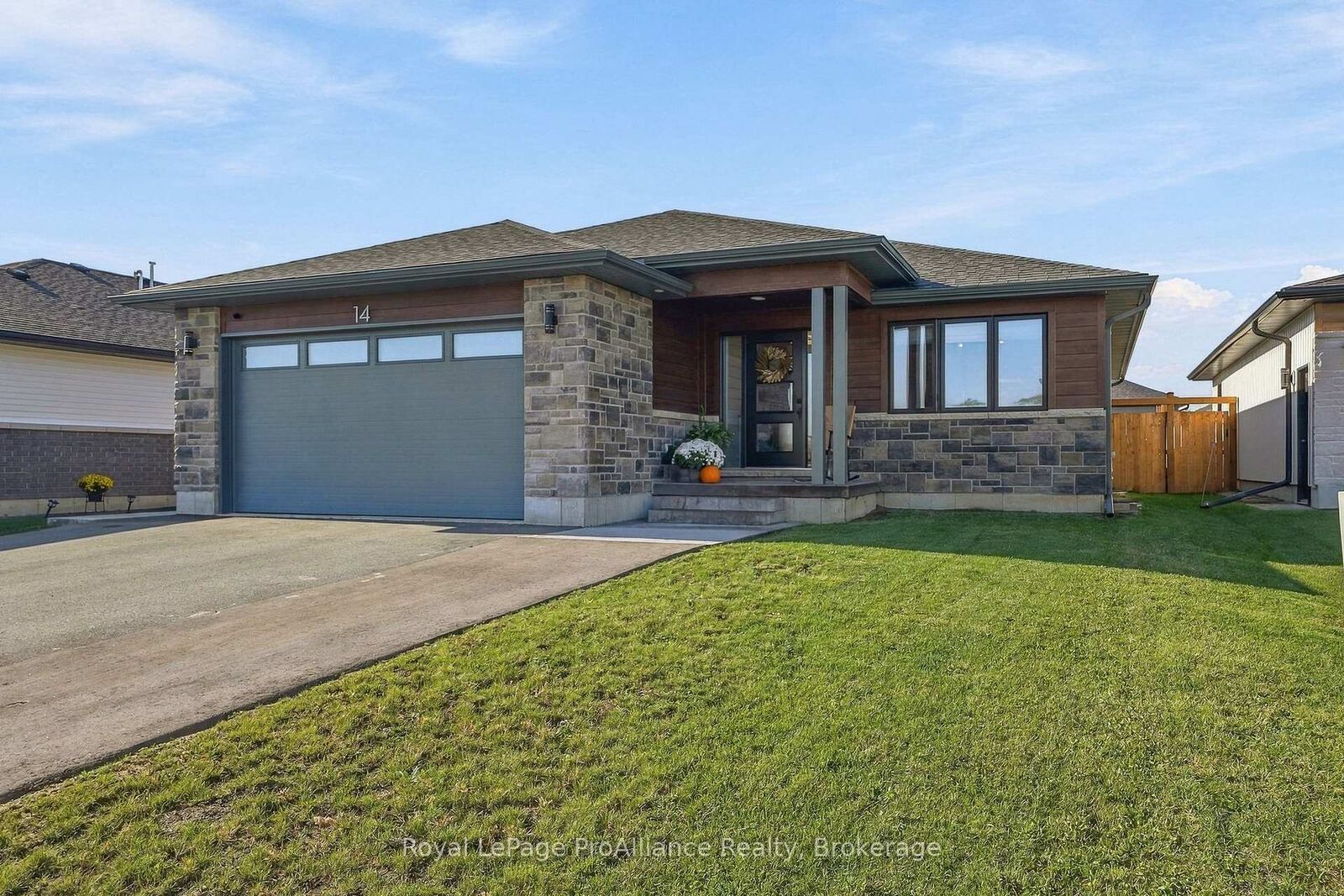 Property Photo:  14 Horton Court  ON K8P 0H3 
