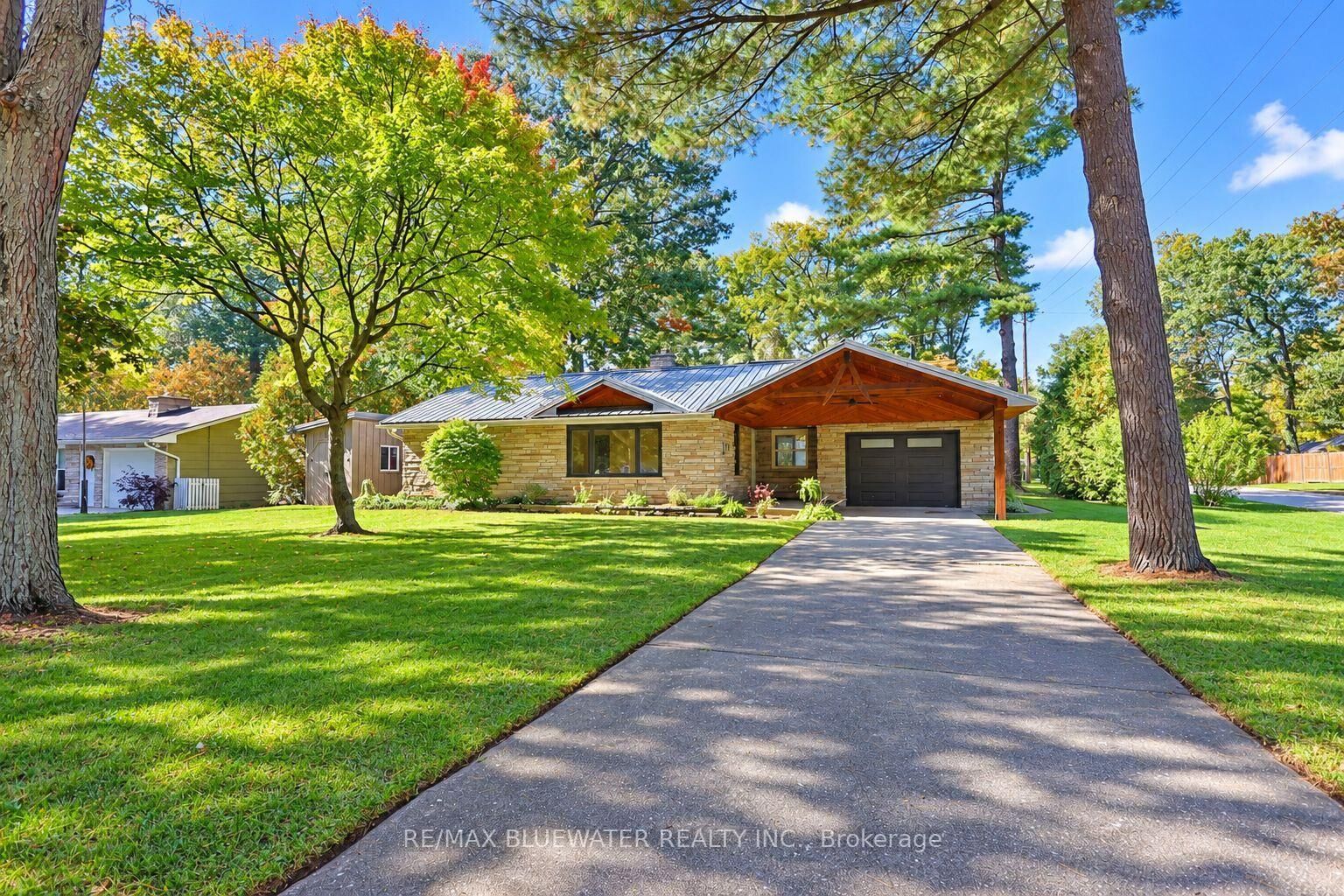 Property Photo:  10138 Edmonds Boulevard  ON N0M 1T0 