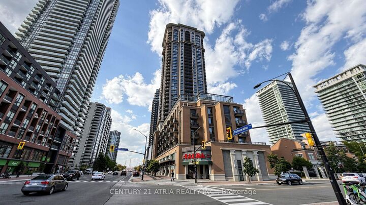 Property Photo:  385 Prince Of Wales Drive 1802  ON L5B 0C6 