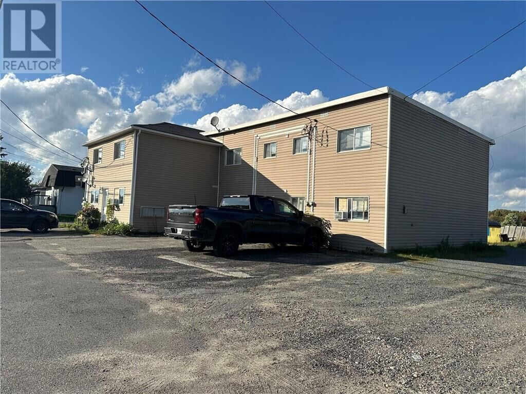 Property Photo:  660 Notre-Dame Avenue Unit# 5  ON P3C 5L2 