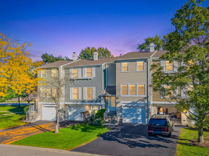 Property Photo: 1931 Farnham Court IL 60194