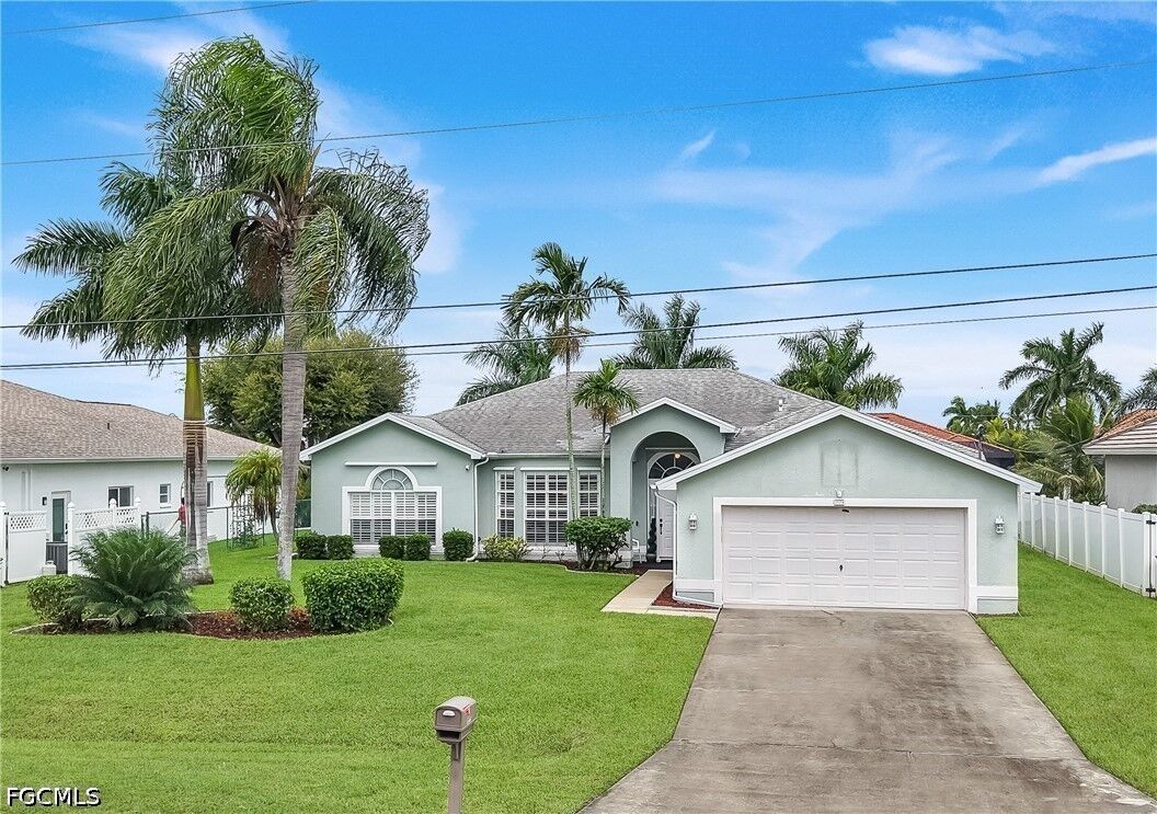Property Photo: 305 SE 31st Street FL 33904