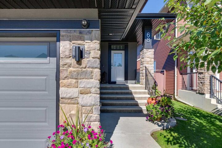 Property Photo:  68 Evanspark Circle NW  AB T3P 0B4 