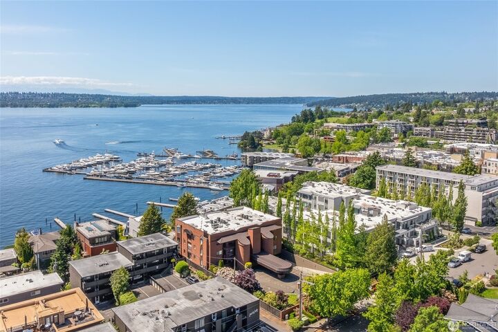 Property Photo:  311  2nd Street S 101  WA 98033 