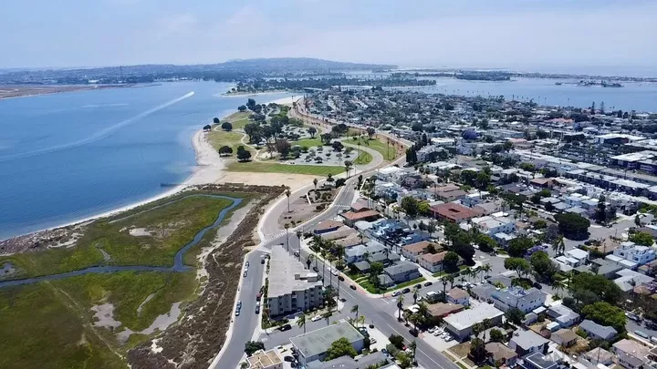 Property Photo:  3833 Lamont St 2A  CA 92109 