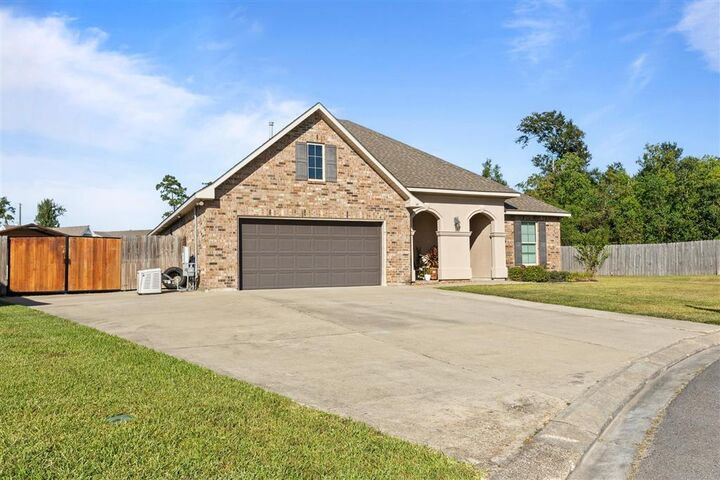 Property Photo: 14 Mill Creek Dr Drive LA 70663