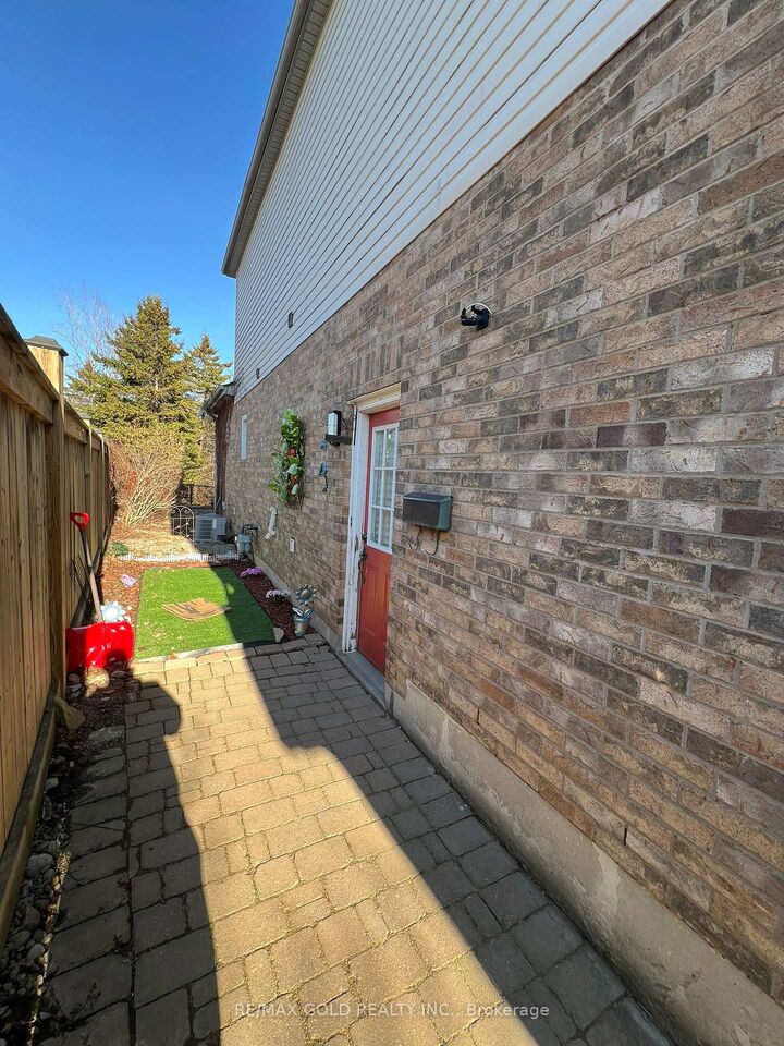 Property Photo:  199 Sunforest Drive  ON L6Z 4S7 