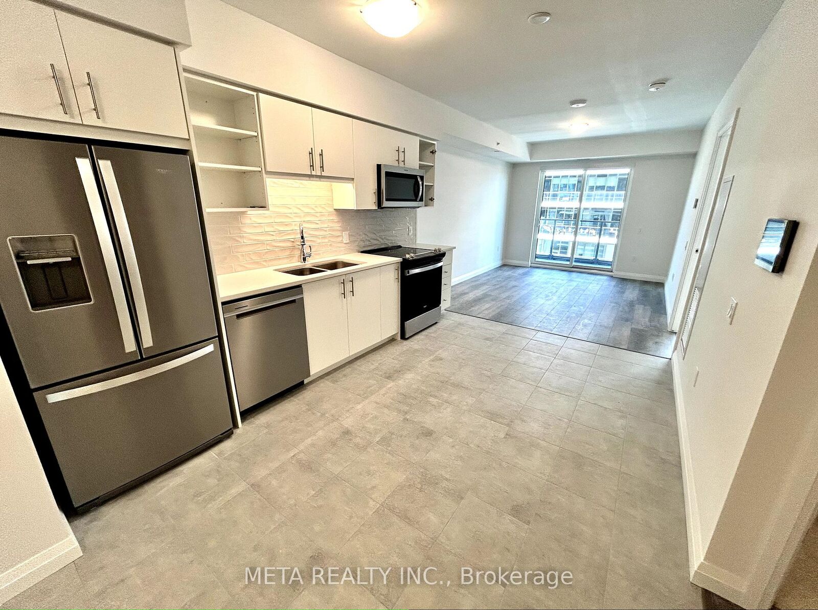 Property Photo: 93 Arthur Street S 811 ON N1E 0T3