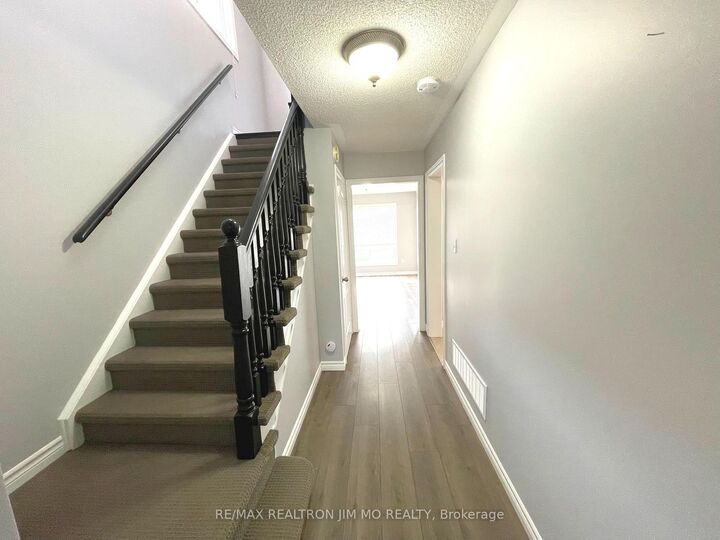 Property Photo:  2272 Hummingbird Way  ON L6M 4B1 