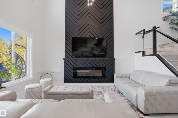 Property Photo:  104 25 Street SW  AB T6X 3K3 