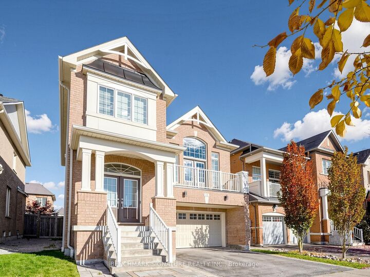 Property Photo:  63 Yakefarm Boulevard  ON L4A 0V4 