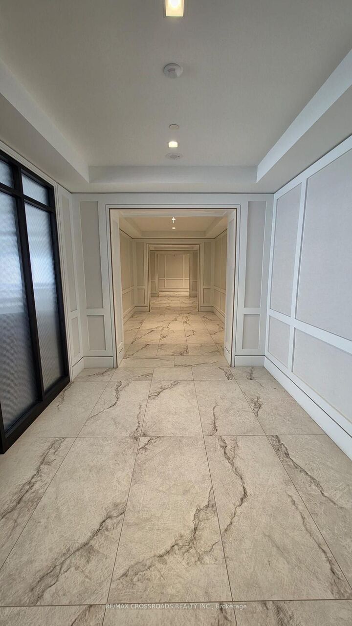Property Photo:  4010 Eglinton Avenue W 1917  ON M9A 0G5 