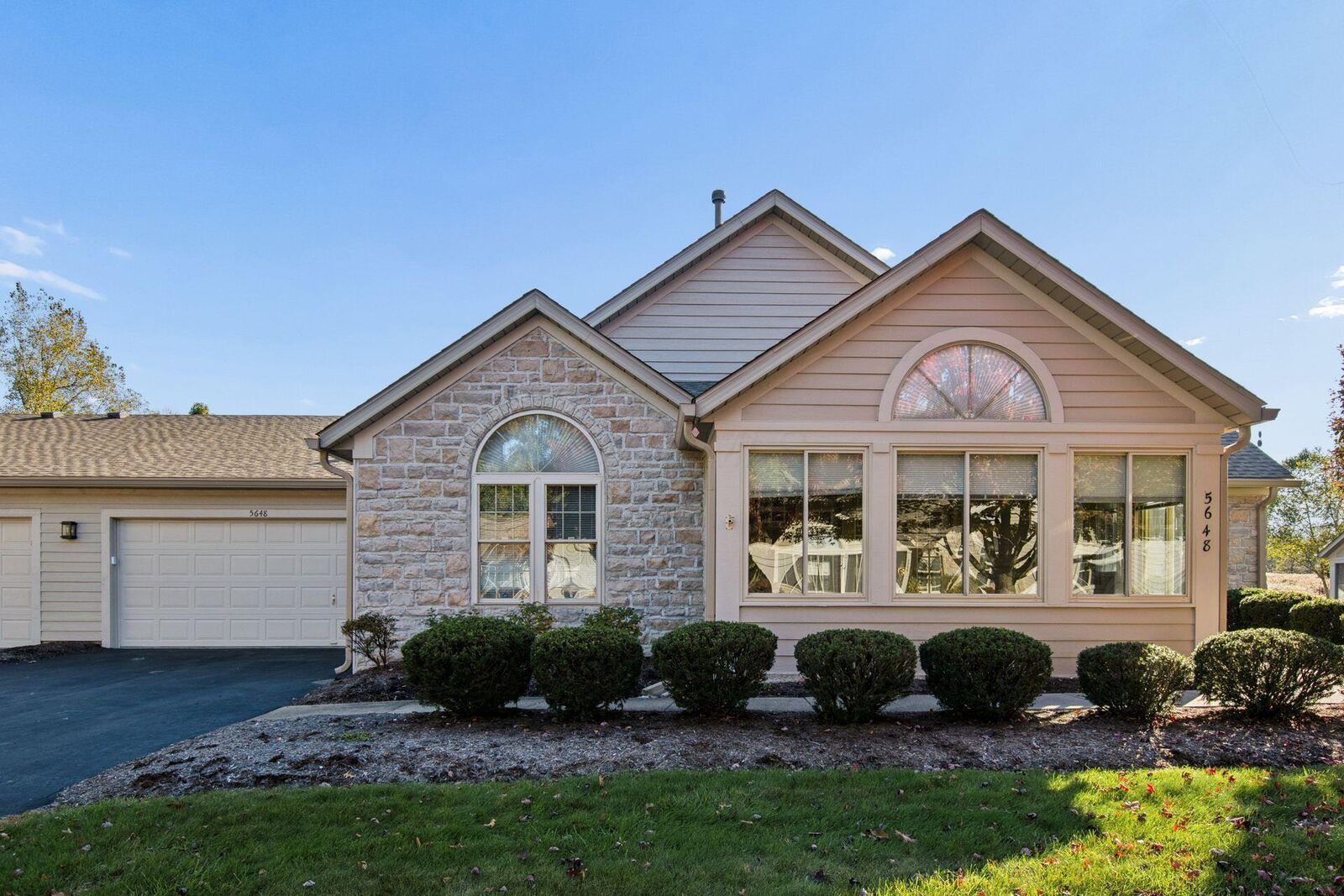 Property Photo:  5648 Meadowood Lane  OH 43082 