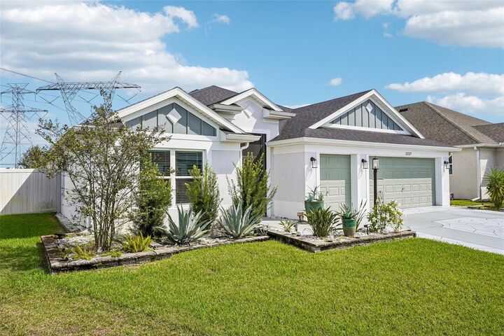 Property Photo:  2227 Landrea Loop  FL 32163 