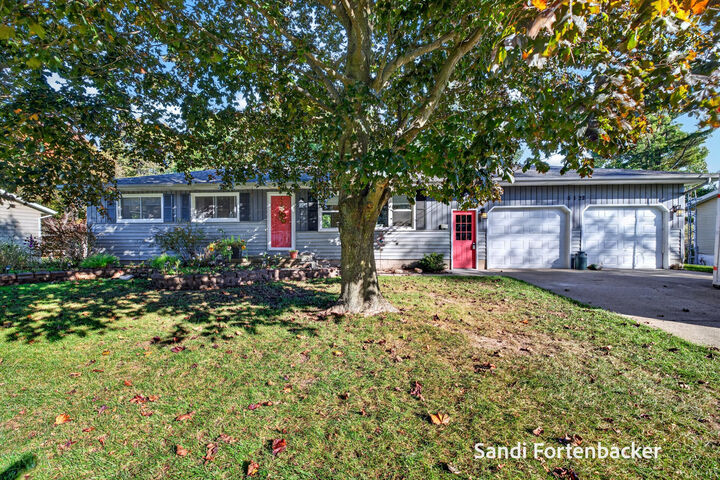 Property Photo:  5122 Melmax Street  MI 49441 