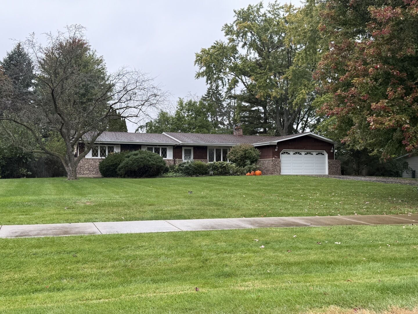 Property Photo: 1634 Indian Hill Drive IL 60172