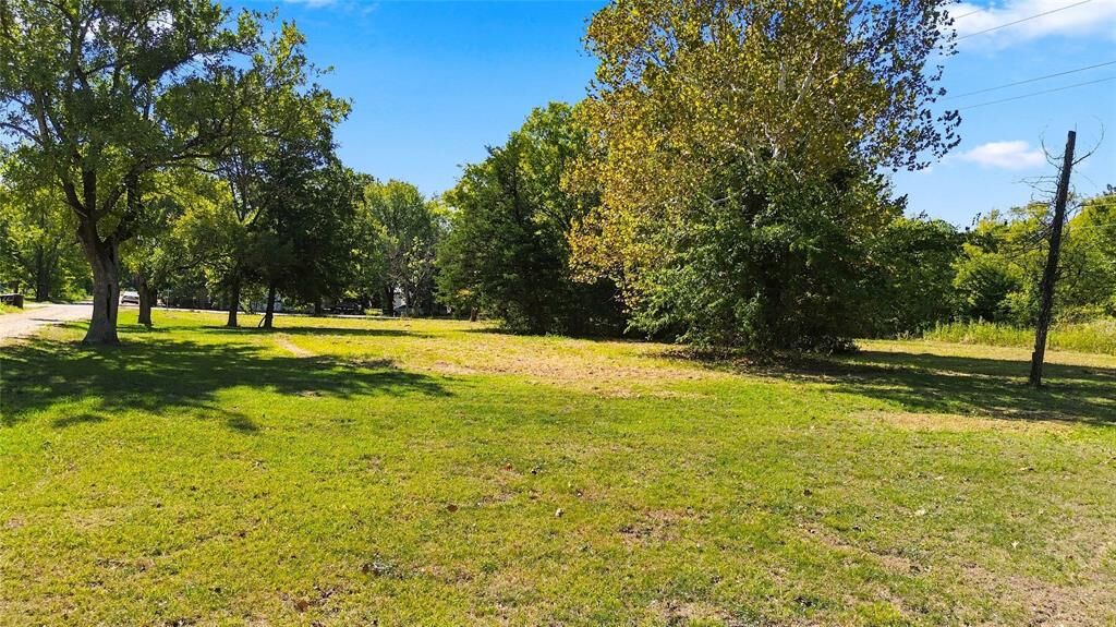 Property Photo:  621 2nd Street  TX 75432 