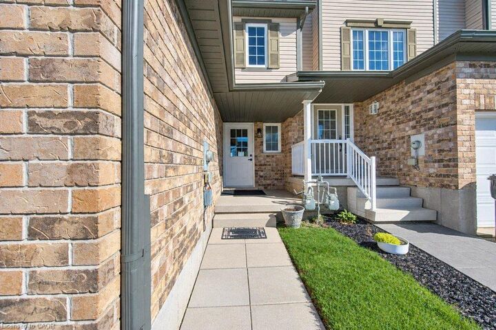 Property Photo:  62 Chantilly Street  ON N2R 1V3 