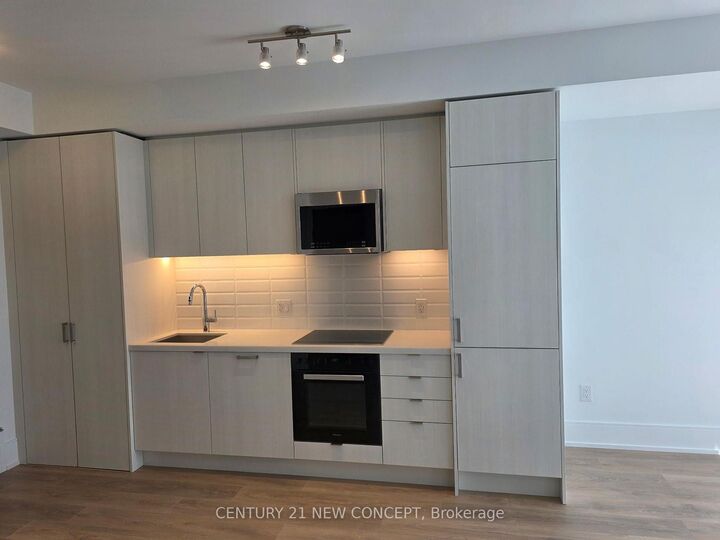 Property Photo:  2450 Bloor Street W 314  ON M6S 0A9 