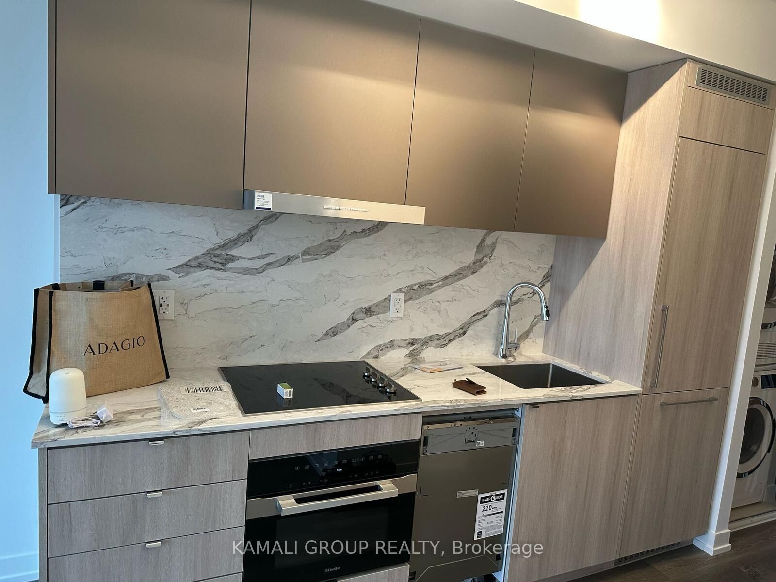 Property Photo: 771 Yonge Street 2010 ON M4W 0B8