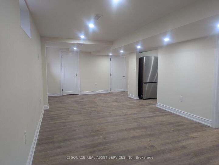 Property Photo:  78 Leaside Drive Lower  ON L2M 4G5 