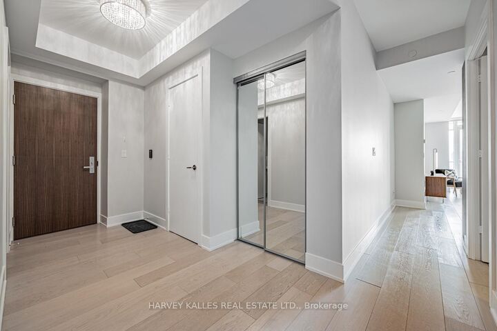 Property Photo:  200 Bloor Street W 1001  ON M5S 1T8 