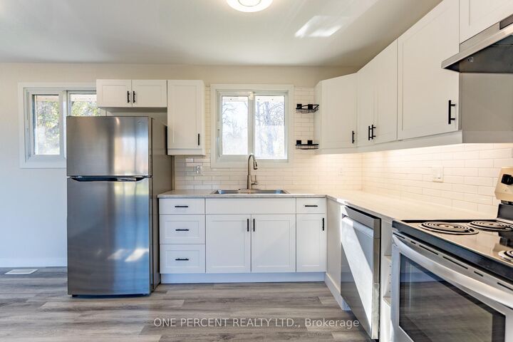 Property Photo:  2085 Madison Avenue  ON P3A 2P7 