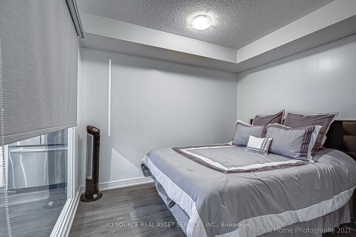 Property Photo:  525 Adelaide Street W 1020  ON M5V 0N7 