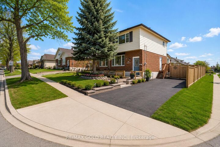 Property Photo:  784 Douglas Street  ON L1H 5C9 