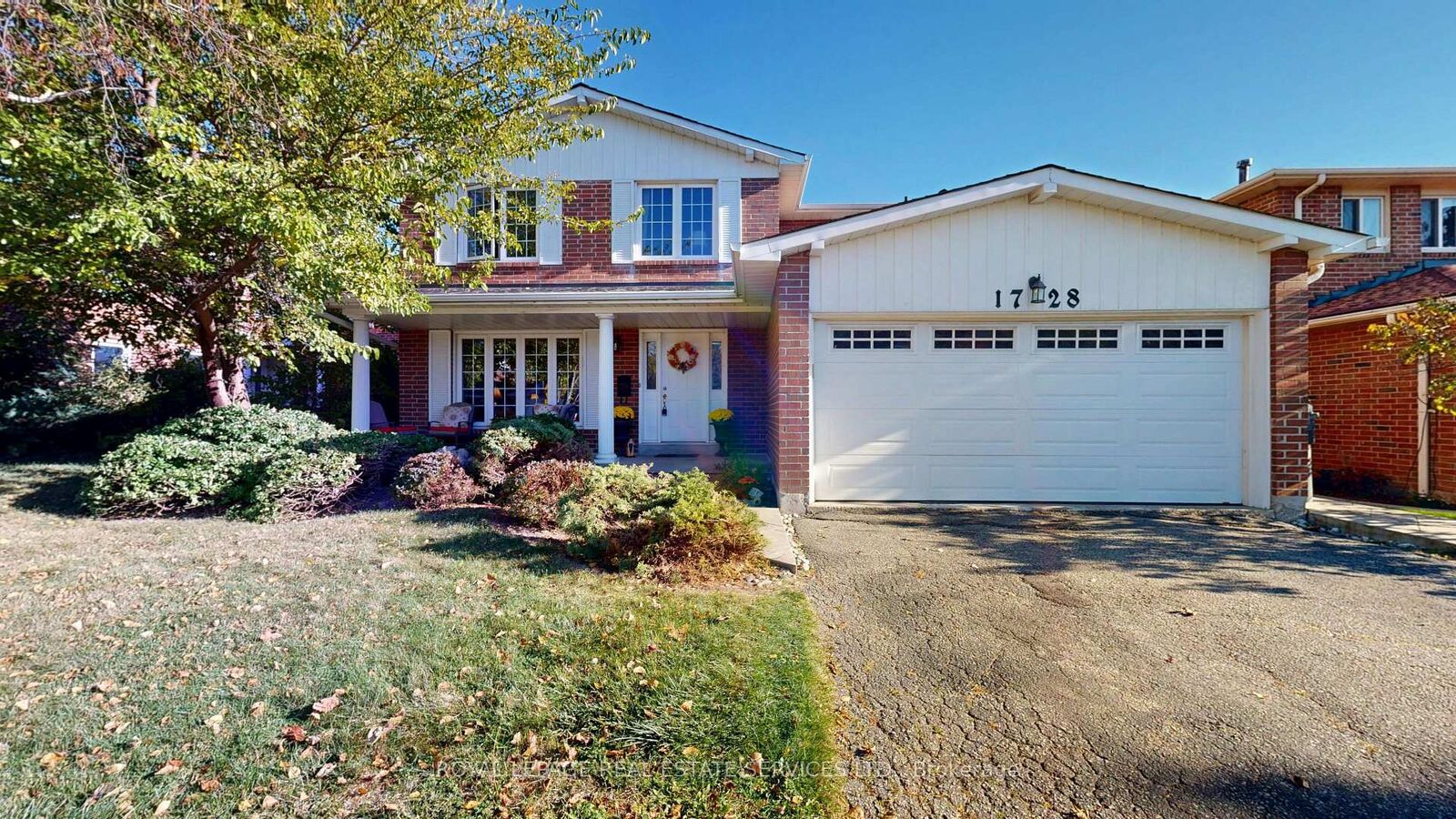 Property Photo:  1728 Bough Beeches Boulevard  ON L4W 2B9 