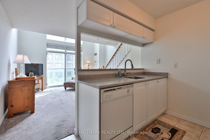 Property Photo:  109 Front Street E 528  ON M5A 4P7 