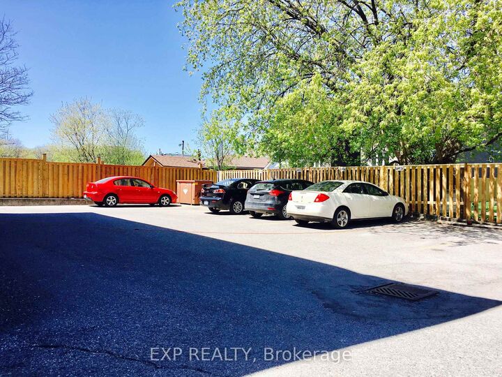 Property Photo:  520 Bloor Street E 8  ON L1H 3N1 