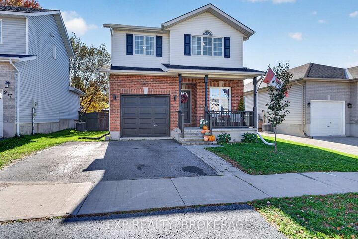 Property Photo:  975 Rainbow Crescent  ON K7K 7J2 