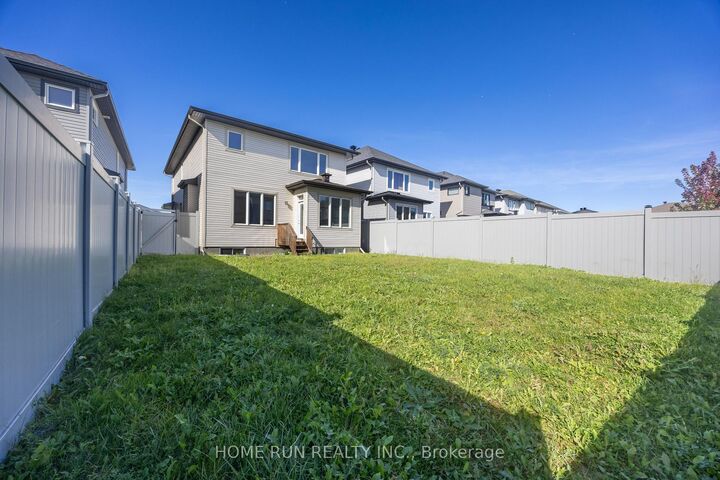 Property Photo: 834 Paseana Place ON K2V 0P6