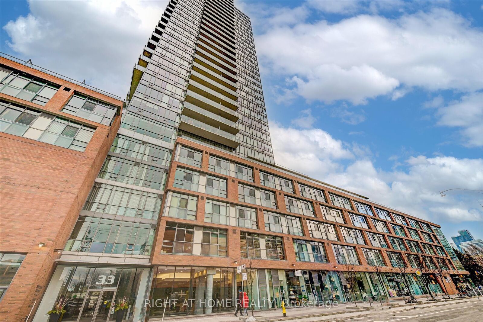 Property Photo:  33 Mill Street 1709  ON M5A 3R3 