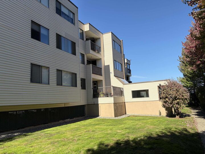 Property Photo: 32733 Broadway East Street 307 BC V2T 4M9