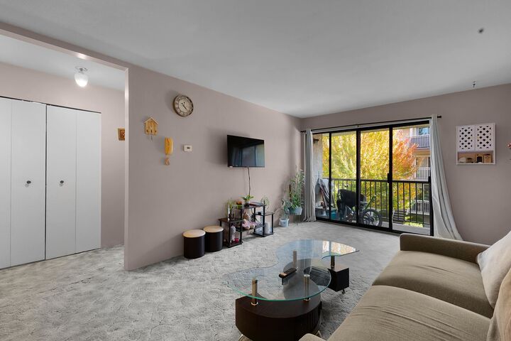 Property Photo:  32733 E Broadway Street 206  BC V2T 4M9 
