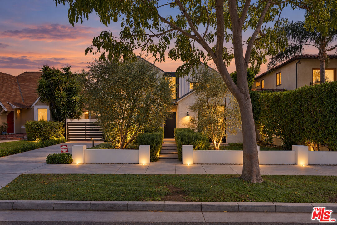 Property Photo:  220 S Wetherly Dr  CA 90211 