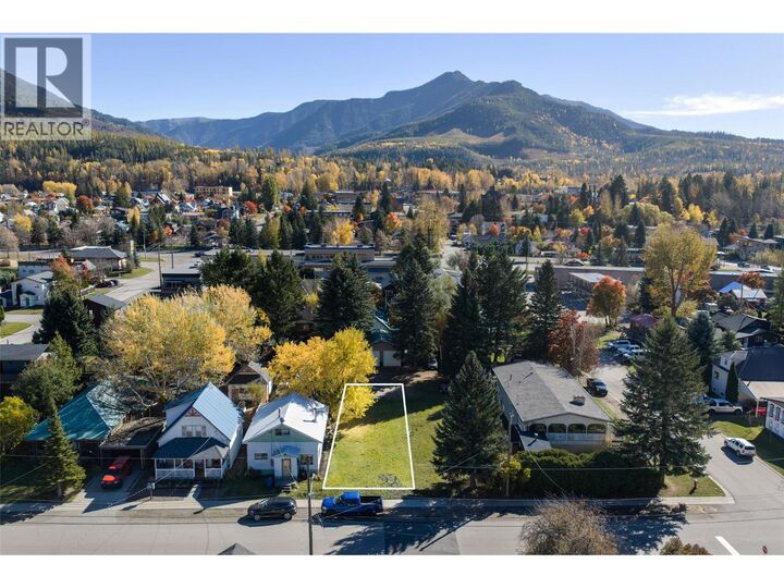 Property Photo:  522A 9th Avenue  BC V0B 1M0 