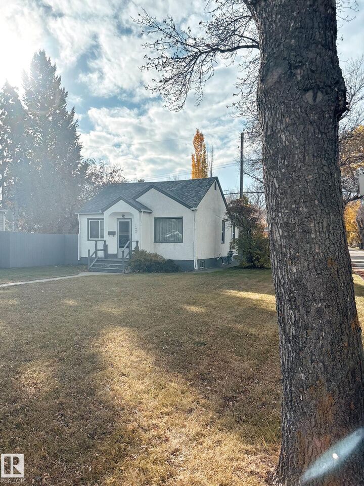 Property Photo:  11448 65 Street NW  AB T5W 4K8 