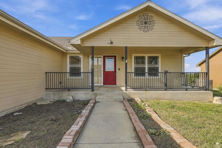 Property Photo:  2502 Deer Trail  KS 66441 