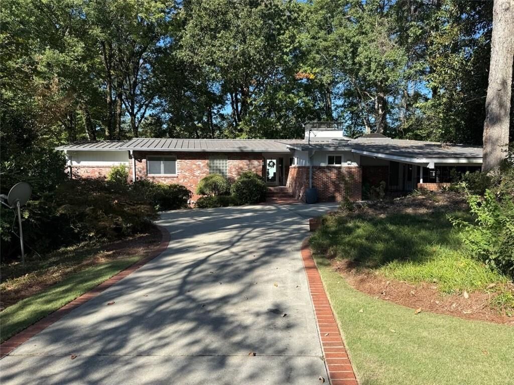 Property Photo:  2076 Eldorado Drive NE  GA 30345 