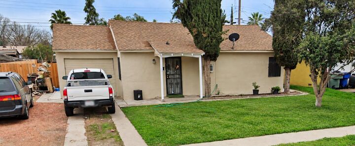 Property Photo: 3876 Braly Ave CA 93702