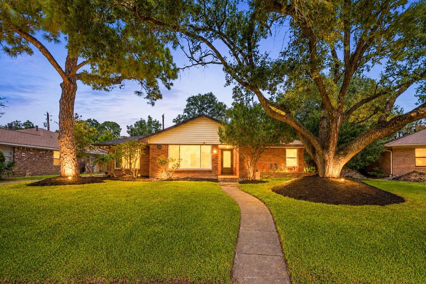Property Photo:  5262 Briarbend Drive  TX 77096 