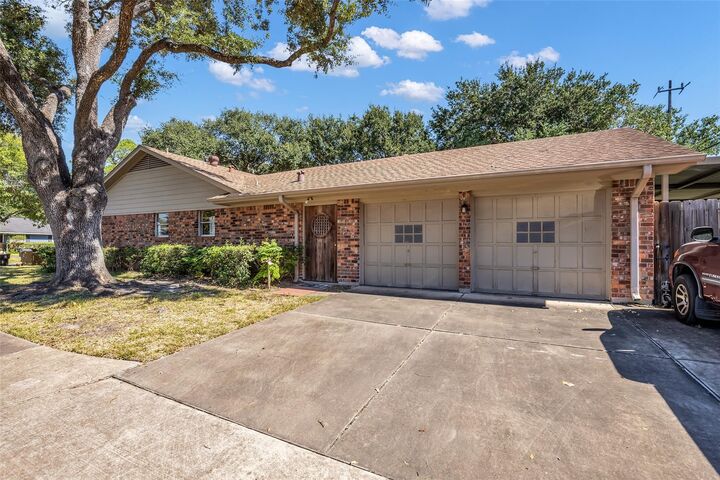 Property Photo:  4633 Hummingbird Street  TX 77035 