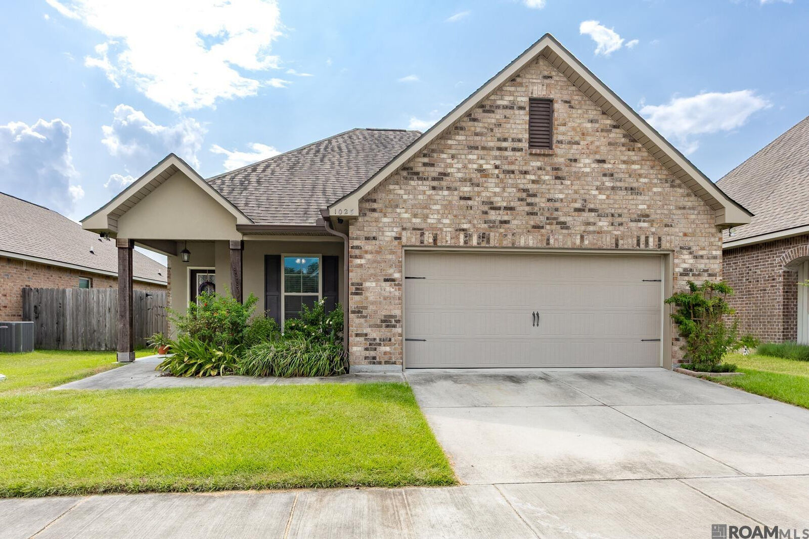 Property Photo:  1025 Shadow Bluff Dr  LA 70820 
