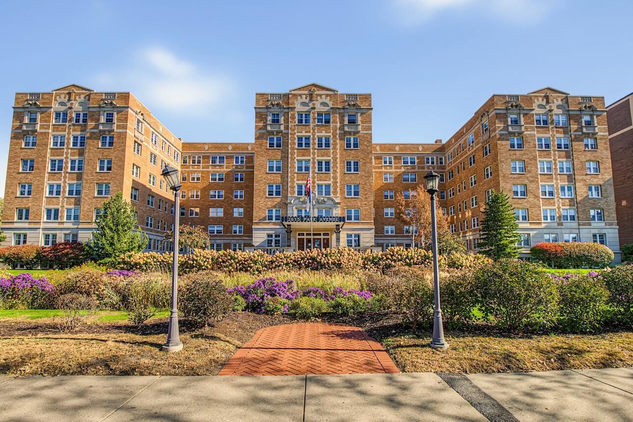 Property Photo:  2615 Park Avenue 307  MN 55407 